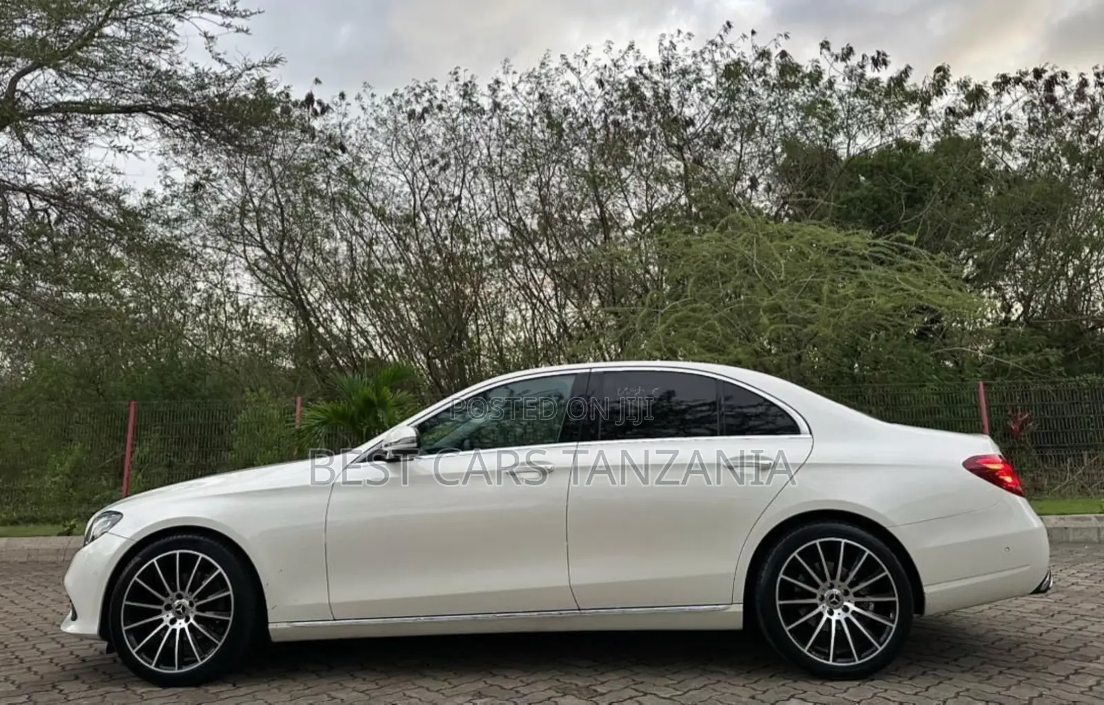 Mercedes-Benz E200 2016 Pearl