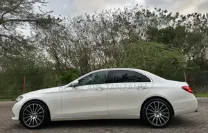 Mercedes-Benz E200 2016 Pearl