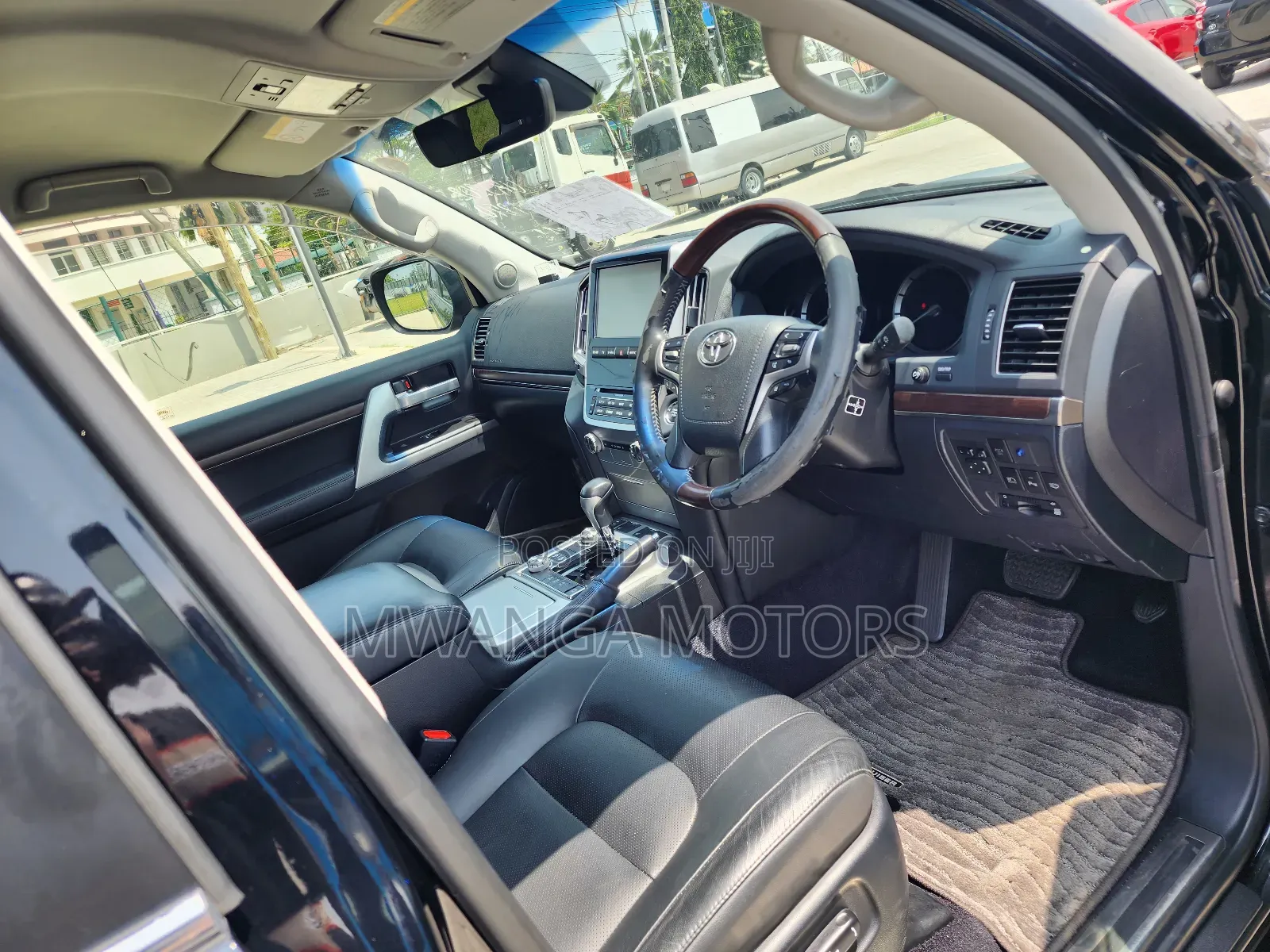 Toyota Land Cruiser 4.6 V8 ZX 2017 Black