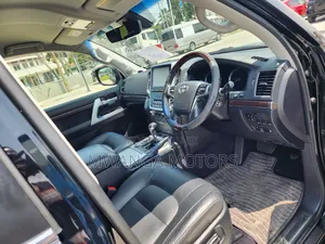 Toyota Land Cruiser 4.6 V8 ZX 2017 Black
