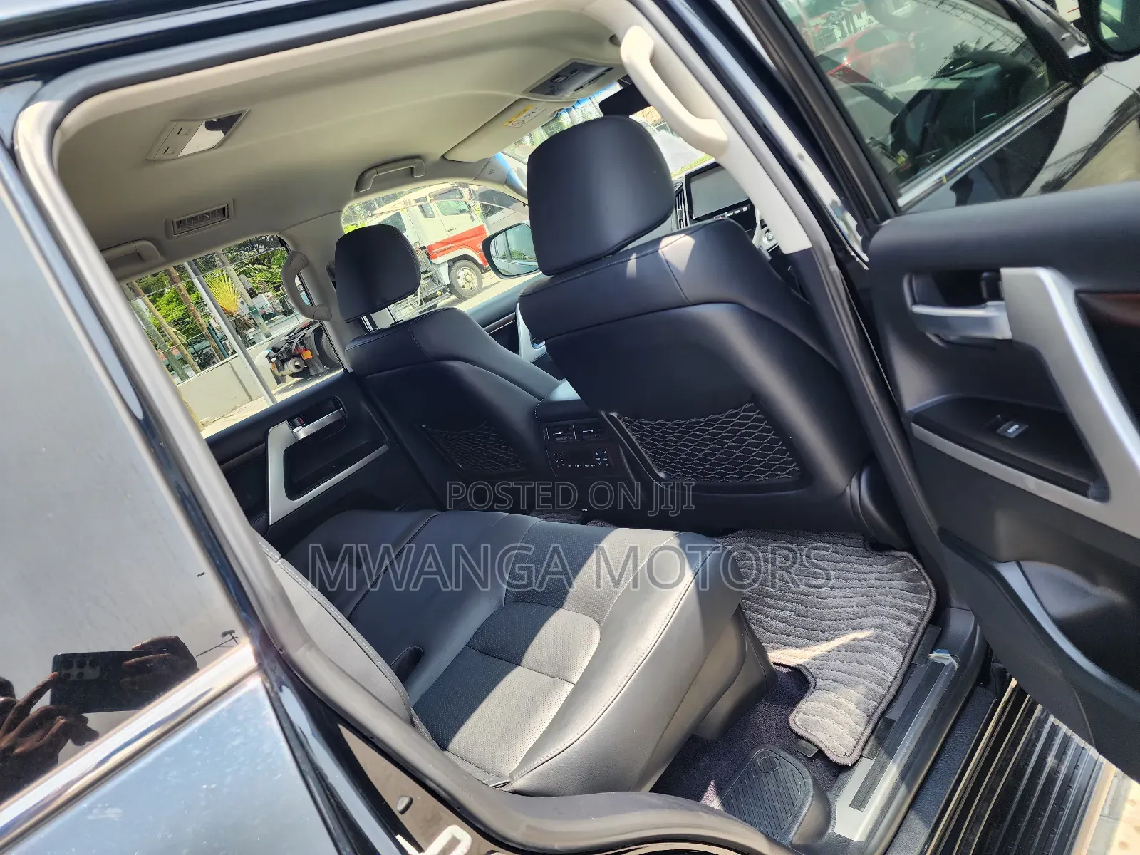 Toyota Land Cruiser 4.6 V8 ZX 2017 Black