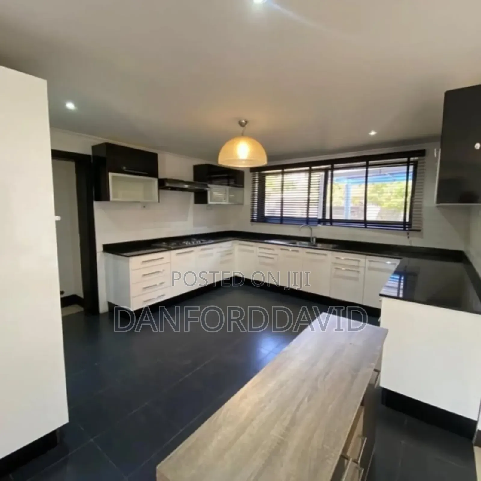 5bdrm House in Kahwa Real Estate, Masaki for sale