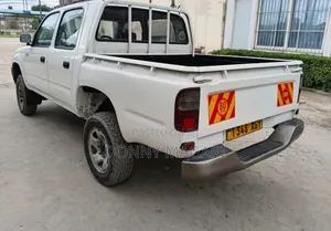Toyota Hilux 2.5 Cab 2005 White