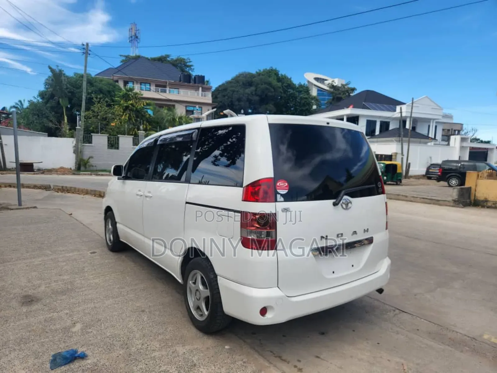 Toyota Noah 2005 White