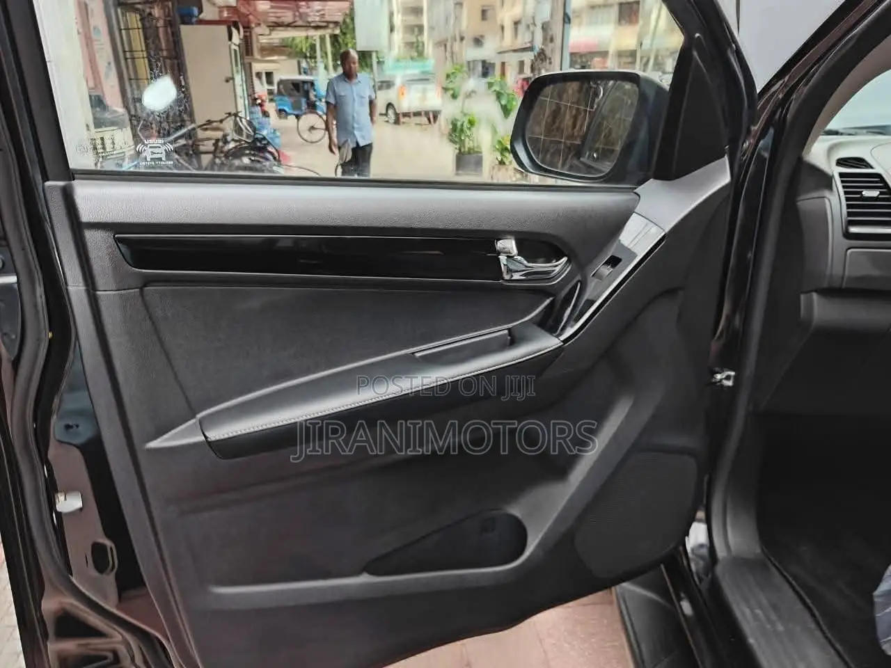 New Isuzu D-MAX 2025 Black
