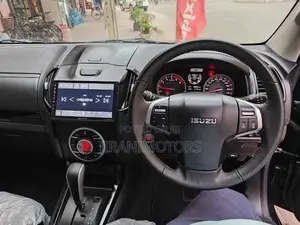 New Isuzu D-MAX 2025 Black