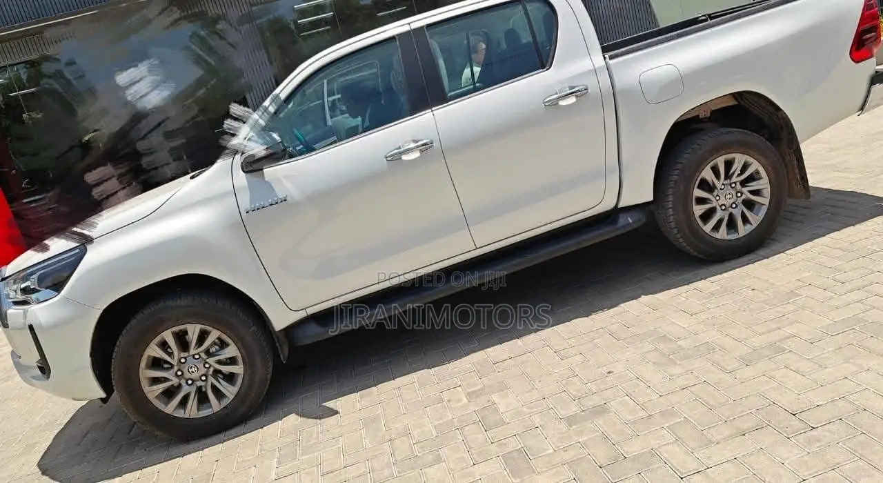 New Toyota Hilux 2025 White
