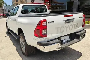 New Toyota Hilux 2025 White