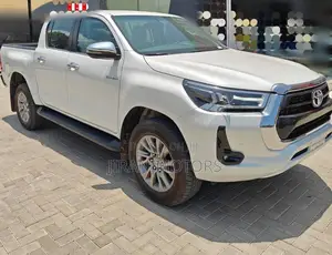 New Toyota Hilux 2025 White