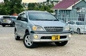 Toyota Nadia 2000 Silver