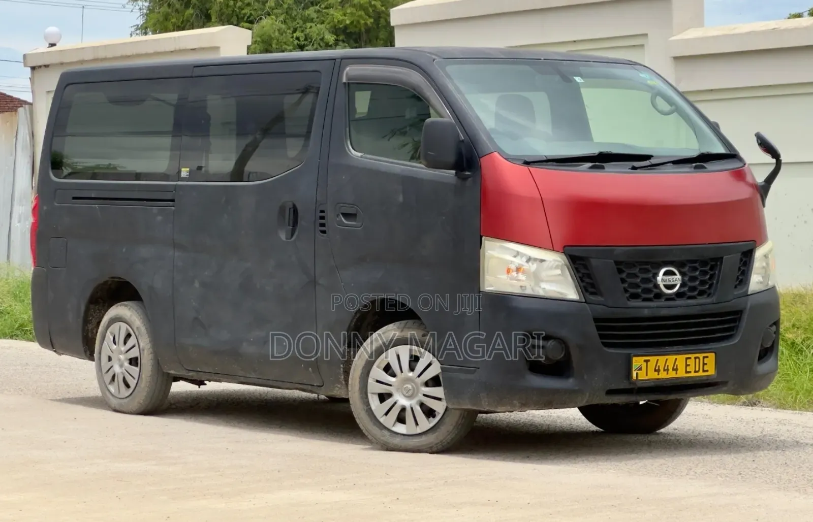 Nissan Caravan (Urvan) 2010 Black