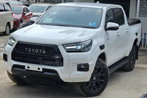 Toyota Hilux 2023 White