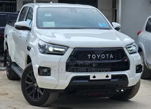 Toyota Hilux 2023 White
