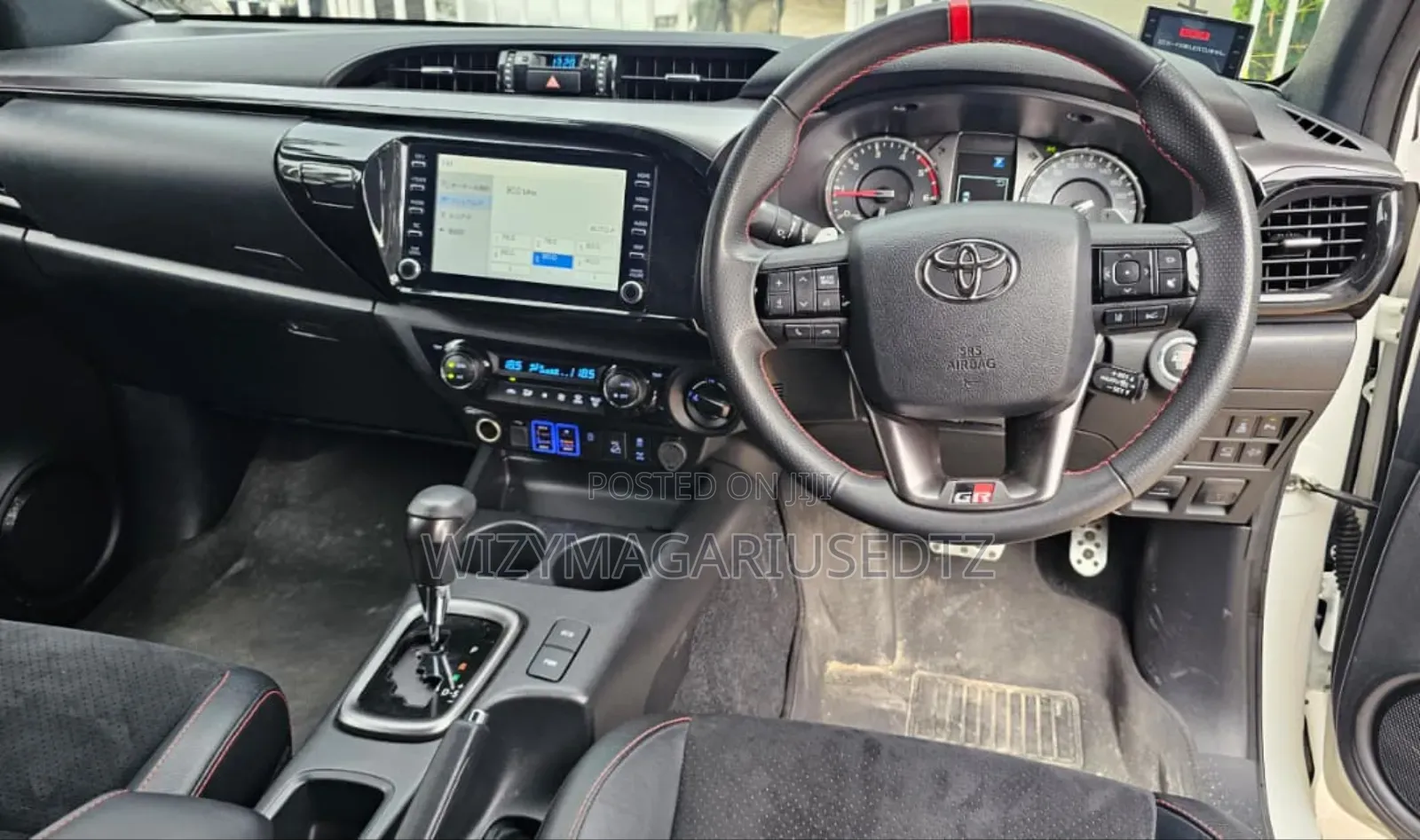 Toyota Hilux 2023 White