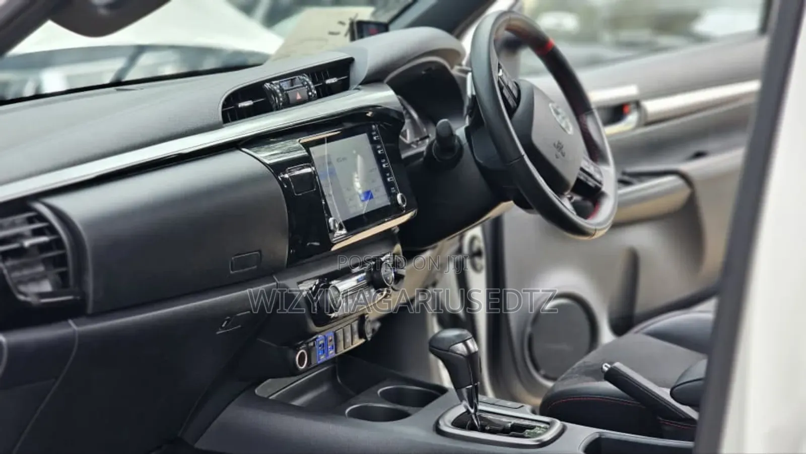 Toyota Hilux 2023 White