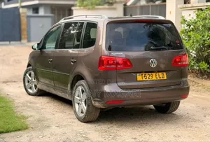 Volkswagen Touran 2013 Brown