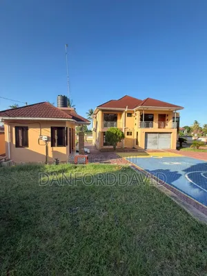 6bdrm House in Kahwa Real Estate, Bunju for rent