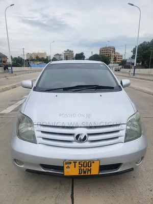 Toyota IST 2004 Silver