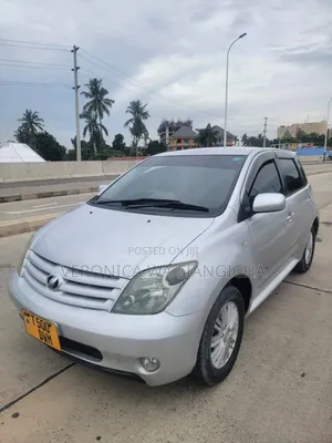 Toyota IST 2004 Silver