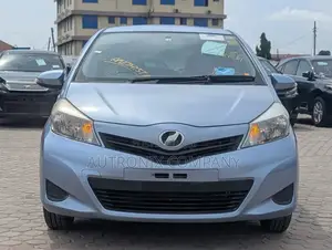Toyota Vitz 1.3 AWD 5dr 2014 Blue