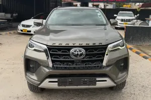 Toyota Fortuner 2021 Brown