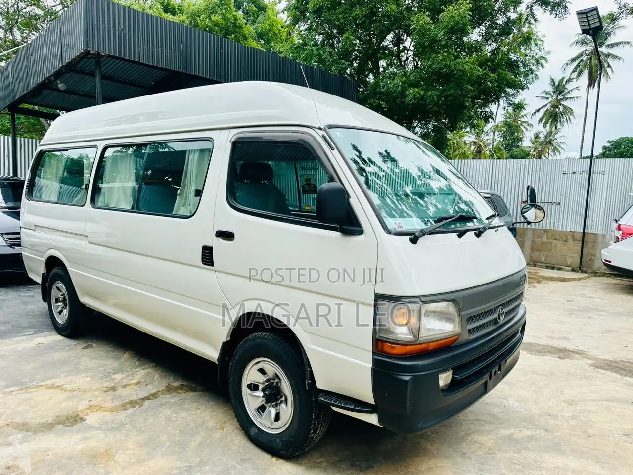 Toyota HiAce 2002 White