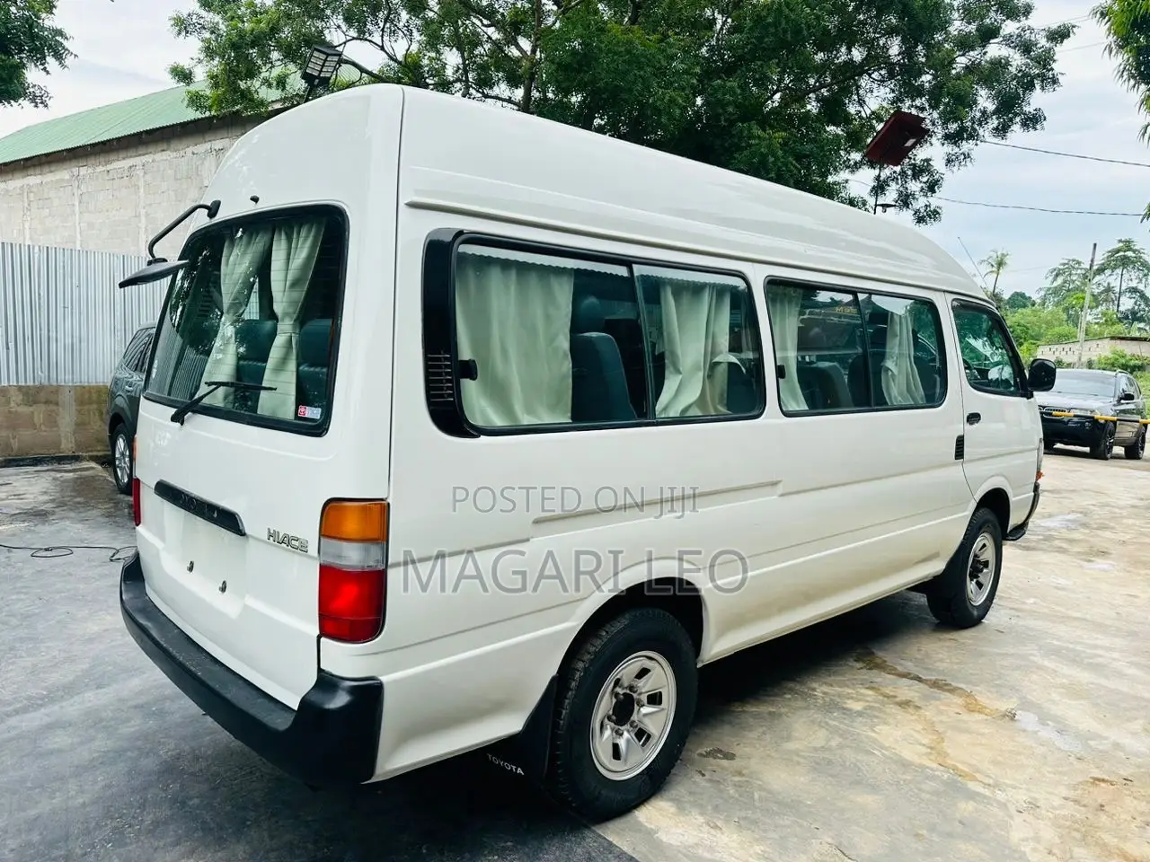 Toyota HiAce 2002 White