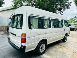 Toyota HiAce 2002 White