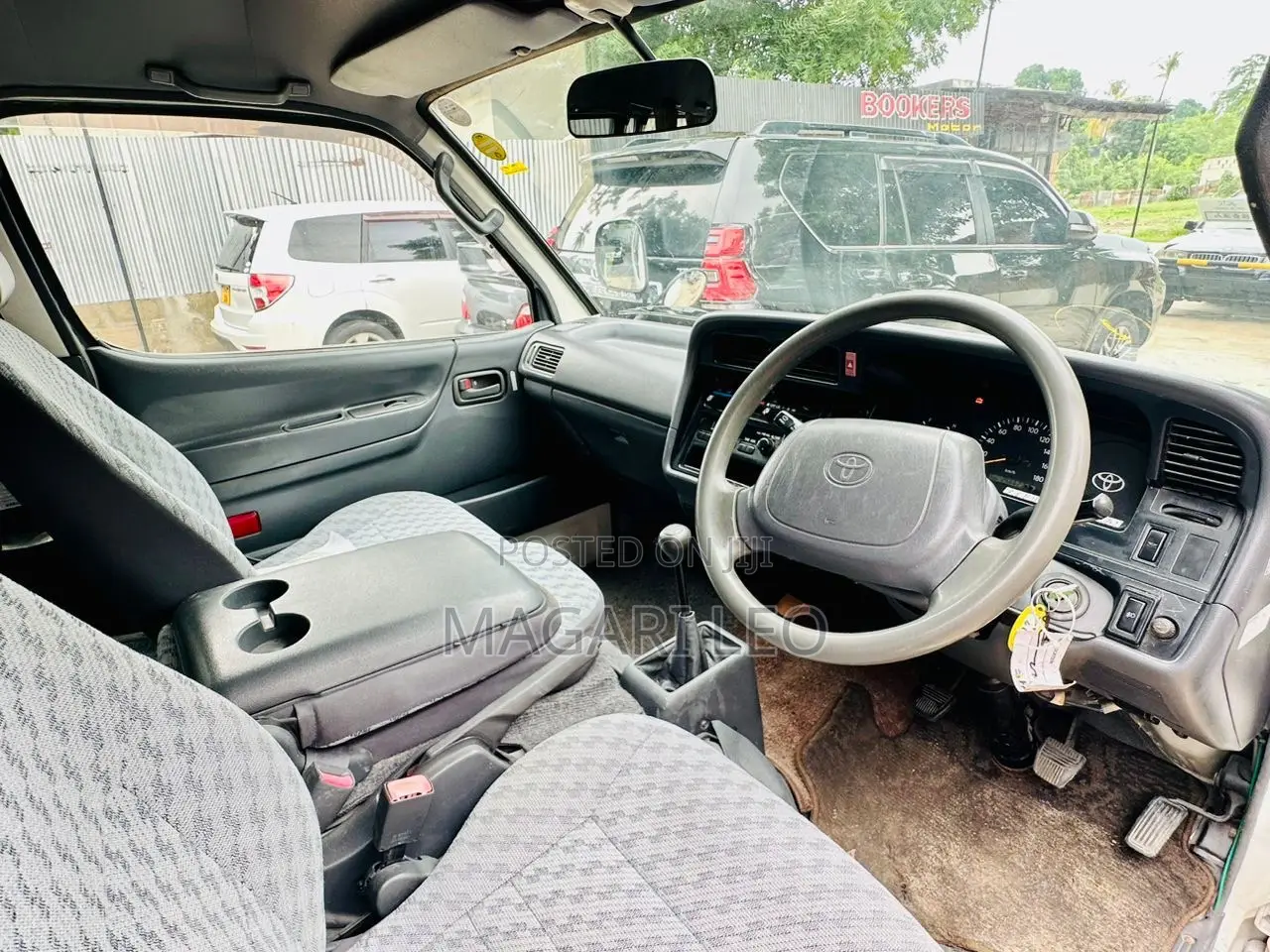 Toyota HiAce 2002 White