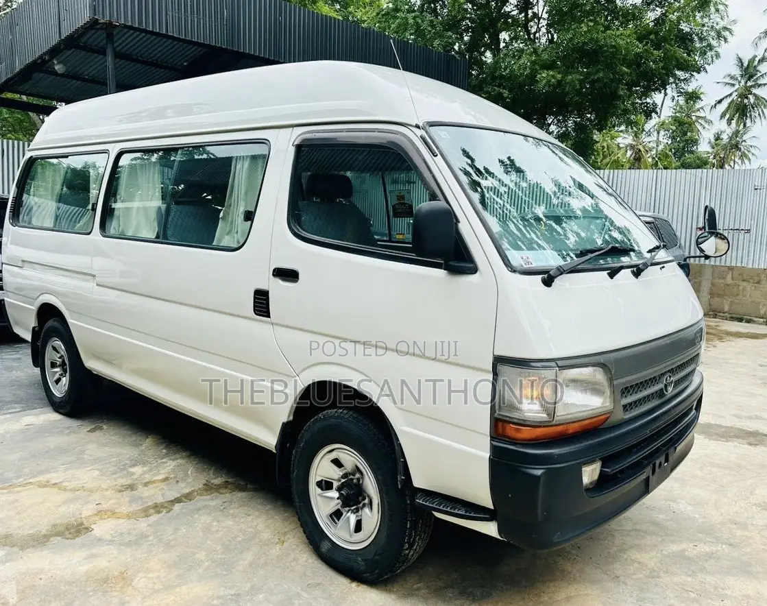 Toyota HiAce 2000 White