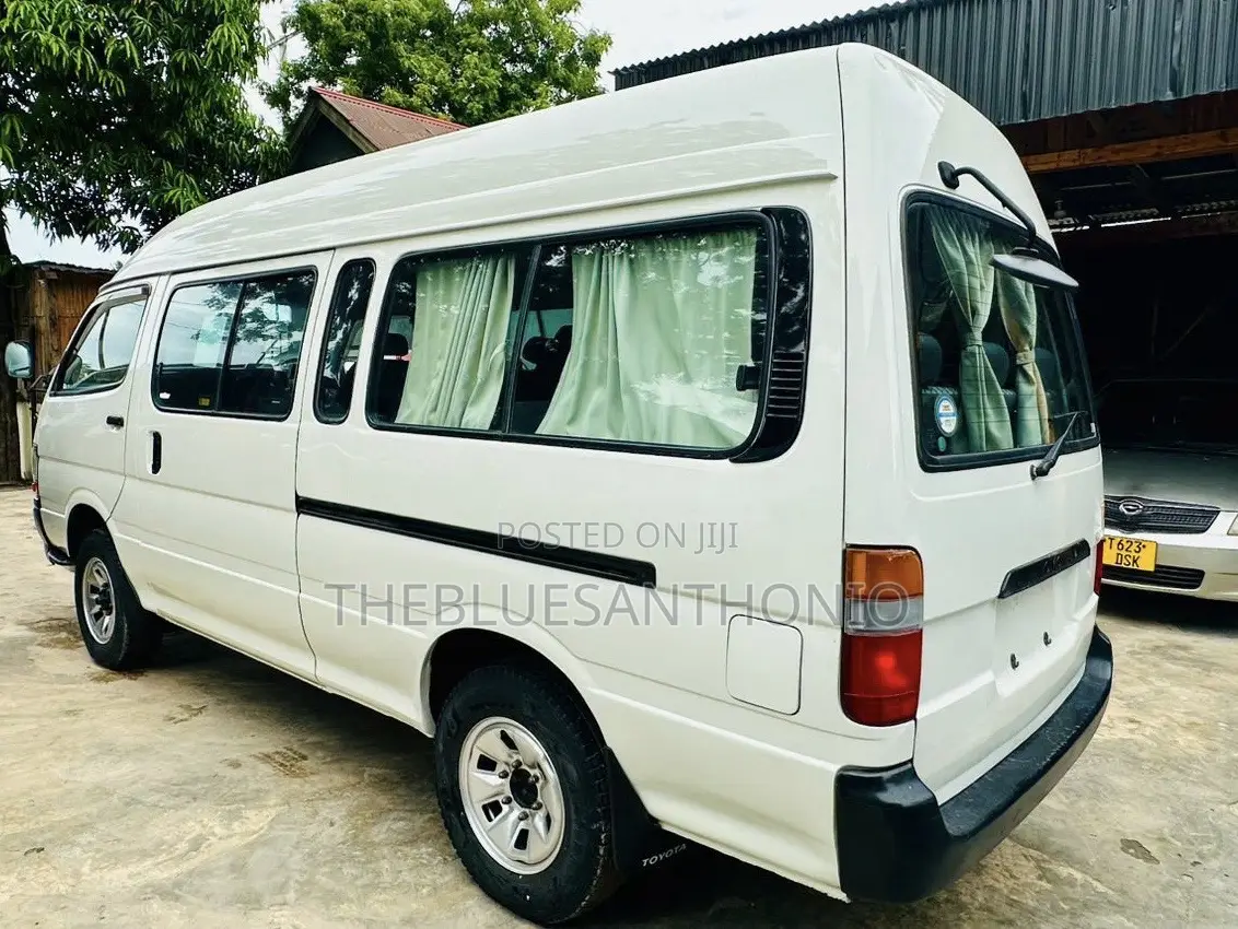 Toyota HiAce 2000 White