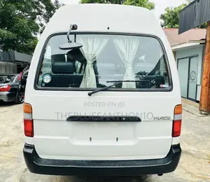 Toyota HiAce 2000 White