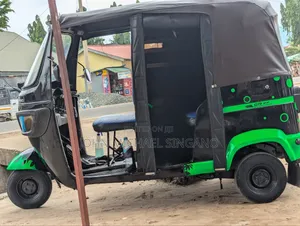Bajaj Avenger 200 2023 Black