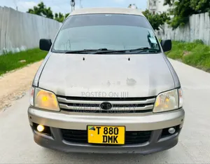 Toyota Noah 2001 Silver