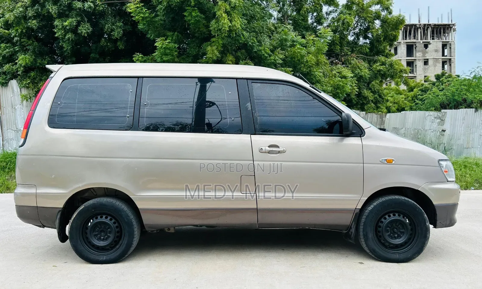 Toyota Noah 2001 Silver