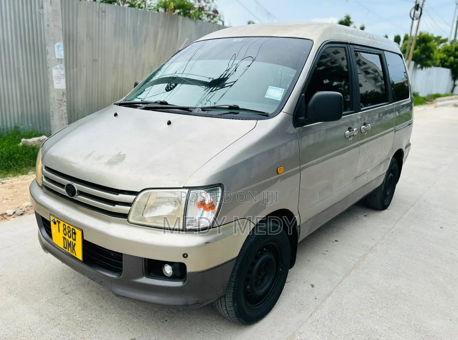 Toyota Noah 2001 Silver