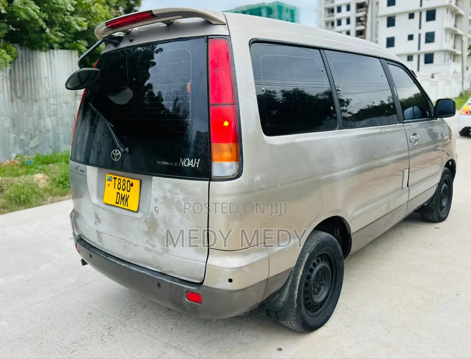 Toyota Noah 2001 Silver