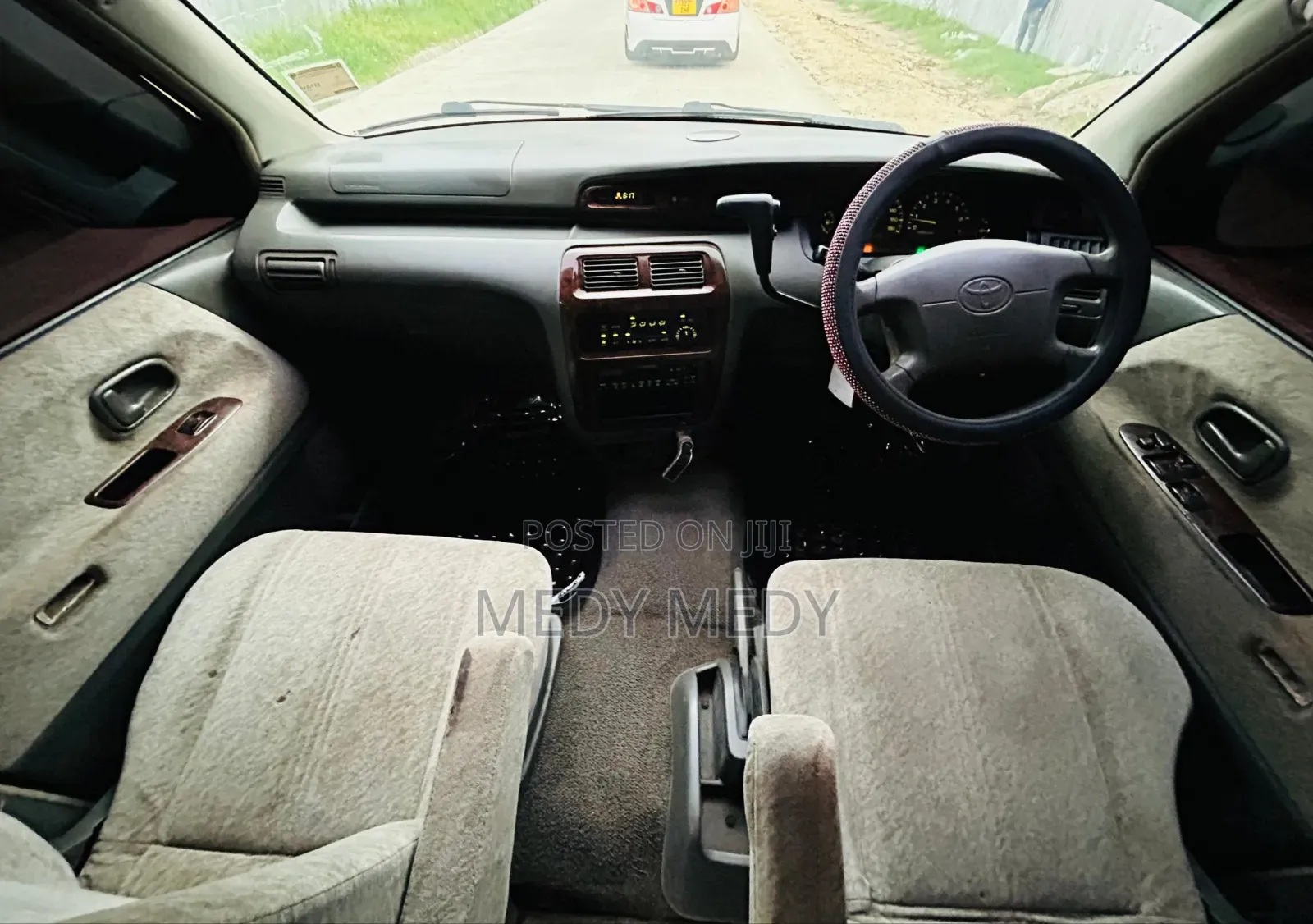 Toyota Noah 2001 Silver