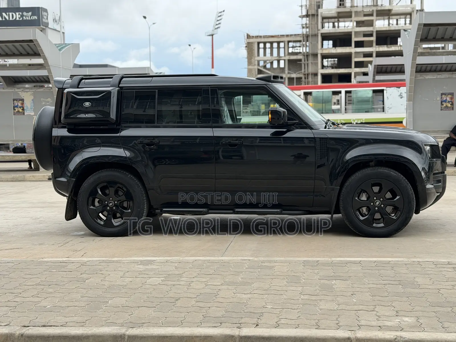Land Rover Defender X-Dynamic SE 2023 Black