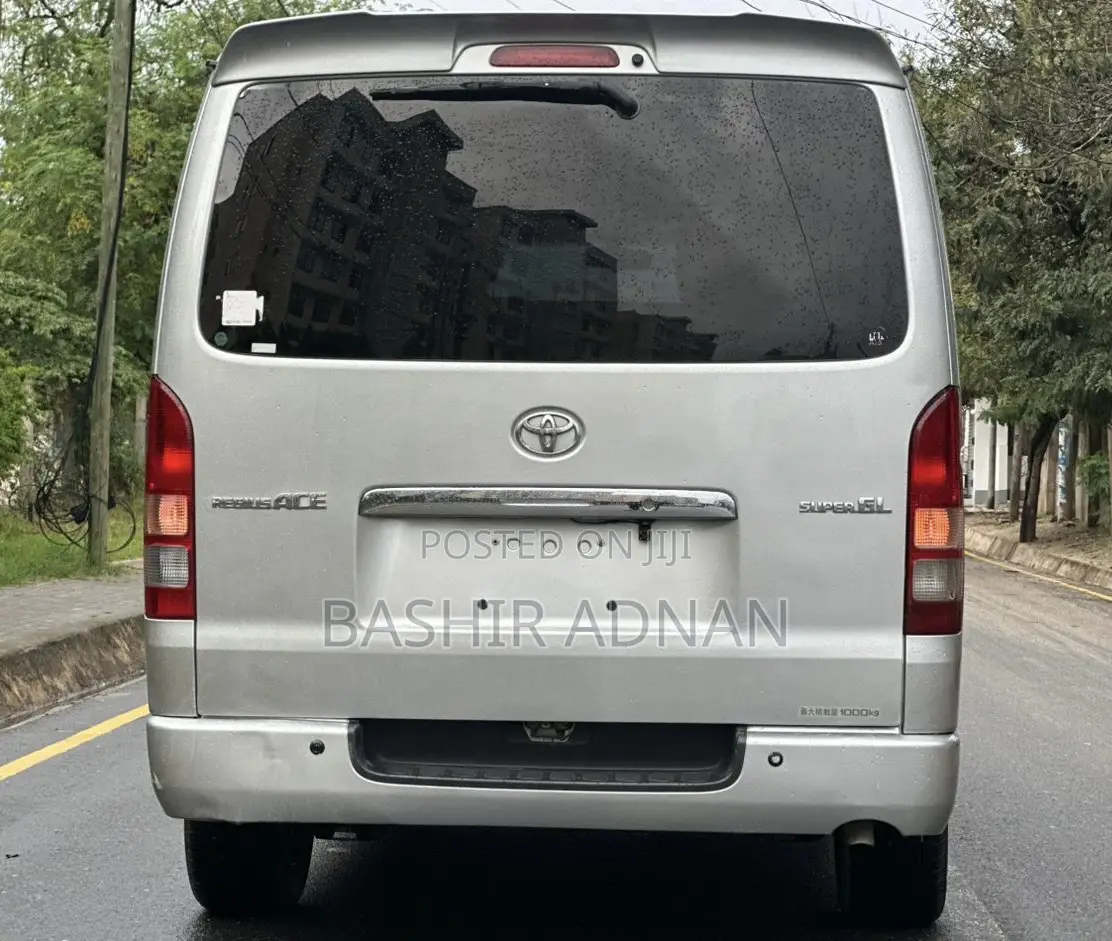 Toyota HiAce 2005 Silver