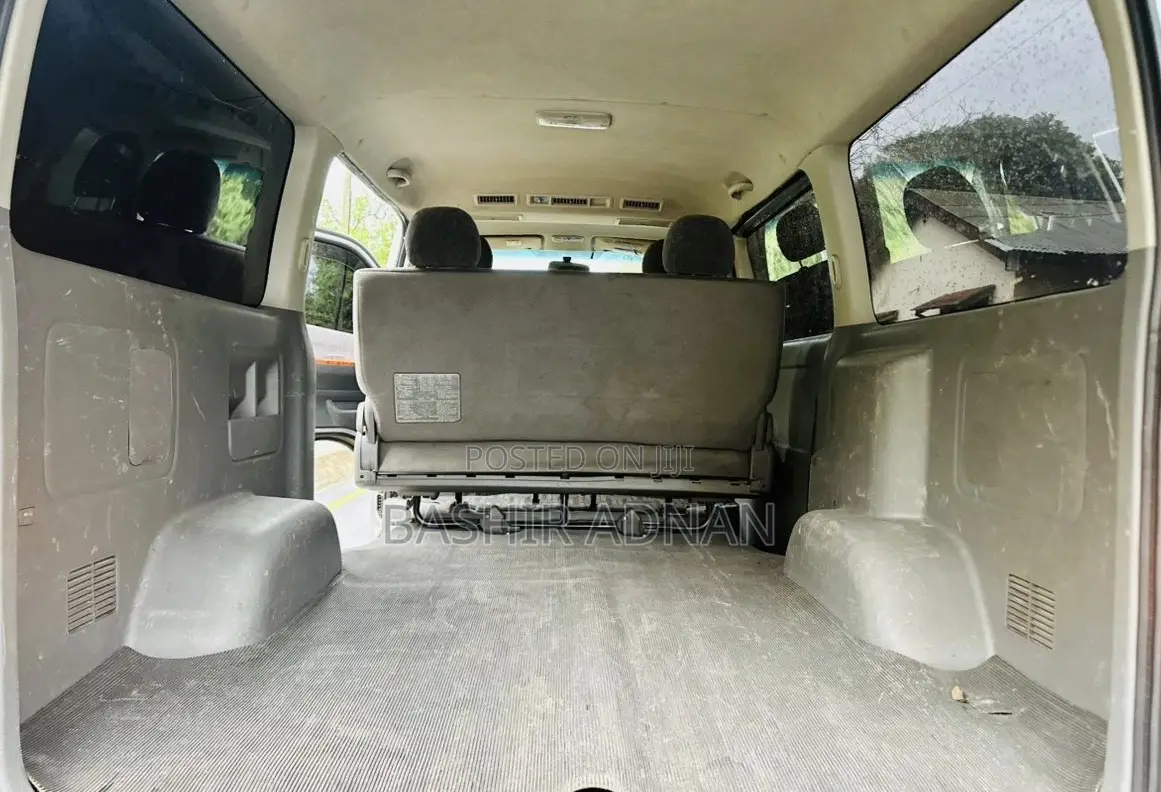 Toyota HiAce 2005 Silver