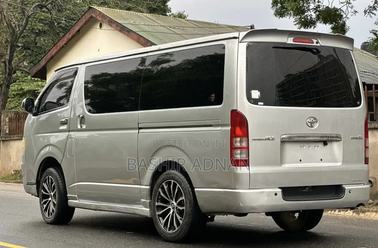 Toyota HiAce 2005 Silver