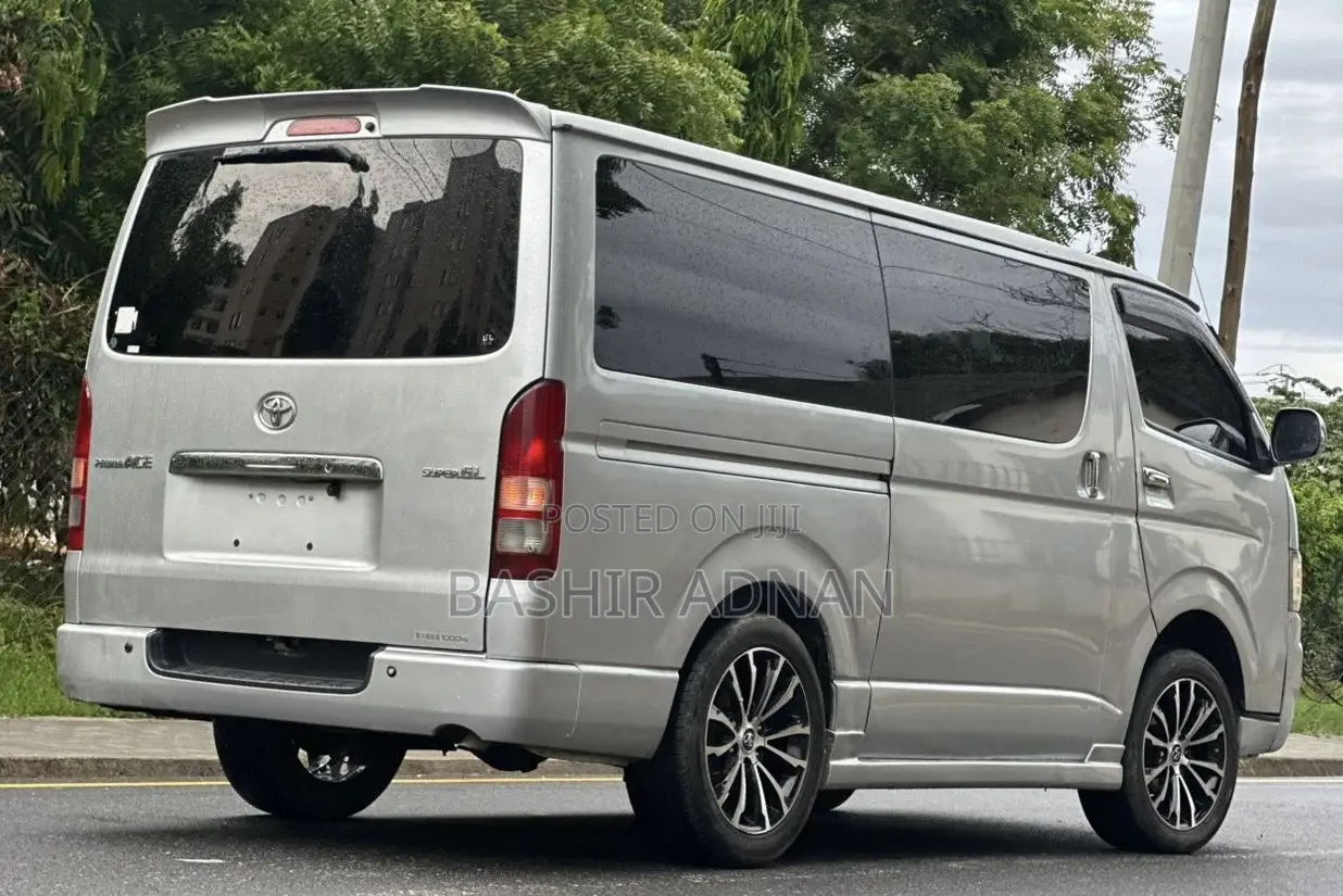 Toyota HiAce 2005 Silver
