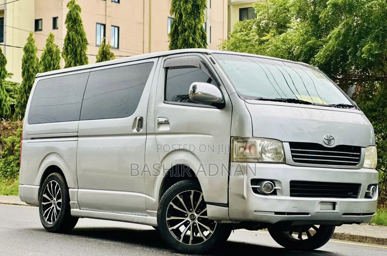 Toyota HiAce 2005 Silver