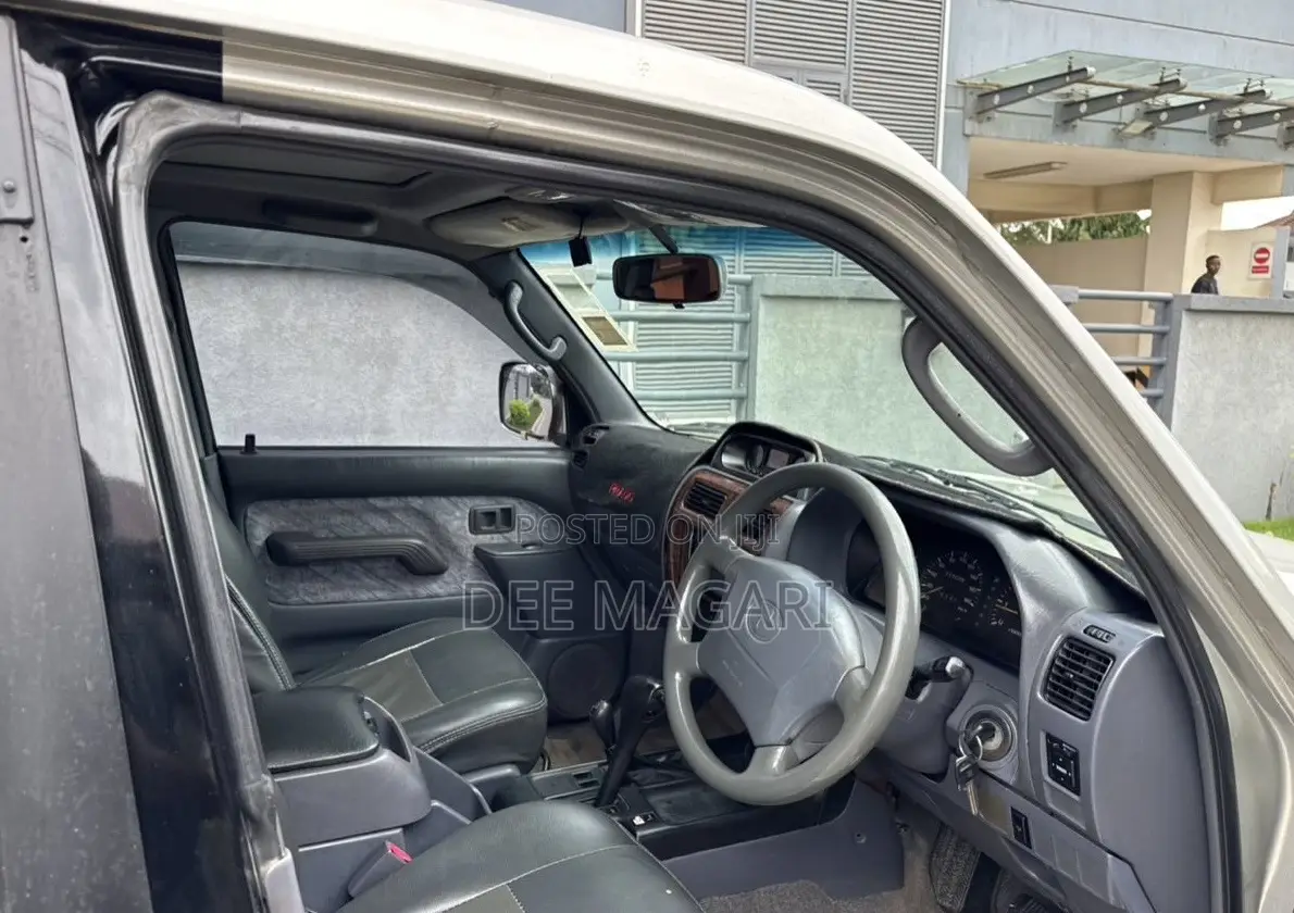 Toyota Land Cruiser Prado 2000 Silver