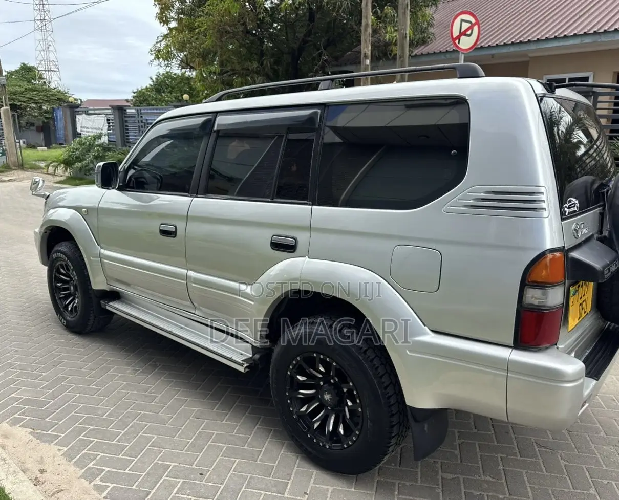 Toyota Land Cruiser Prado 2000 Silver