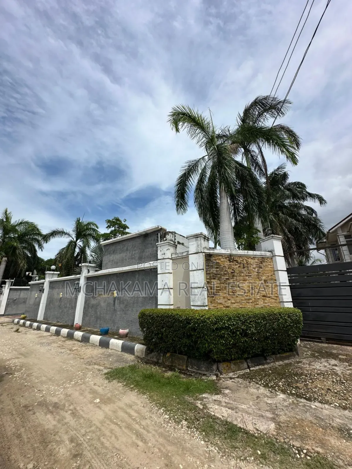 4bdrm Block of Flats in Mchakama Real Estate, Kunduchi for sale