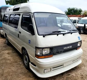 Toyota HiAce 2002 White