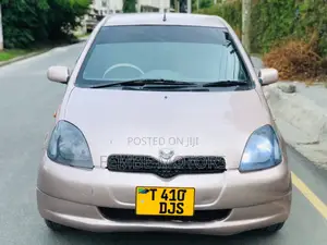Toyota Vitz 2005 Silver