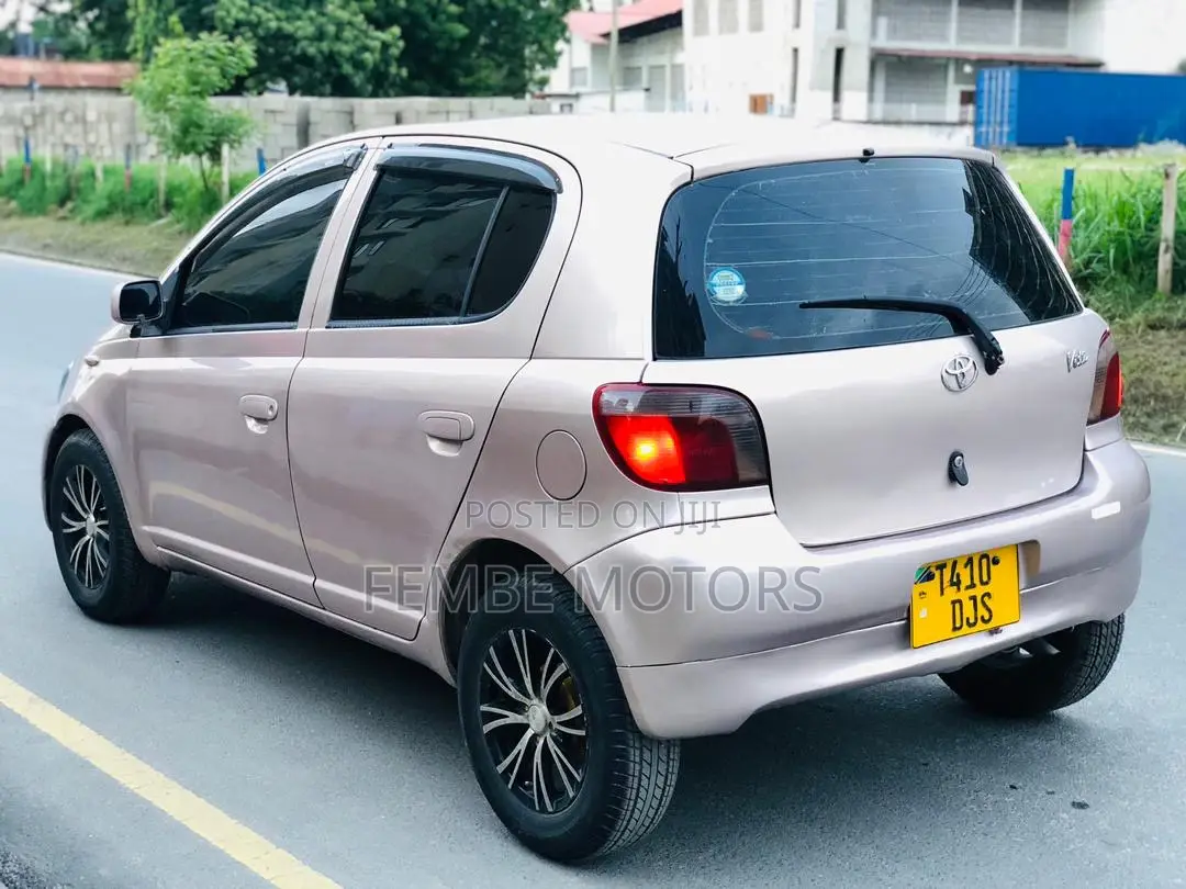 Toyota Vitz 2005 Silver
